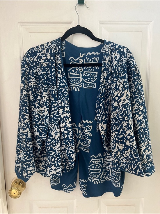 Globe-Trotter Other - Blue and White Printed Boho style Kimono Jacket